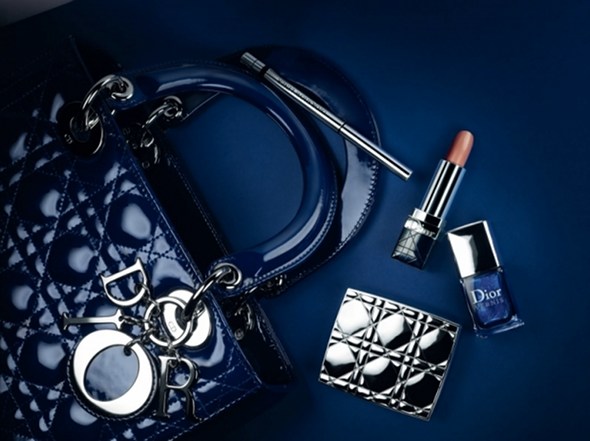 http://www.exceptionn-elle.fr/wp-content/upLoads/Dior-Blue-tie-automne-2011-3.jpg