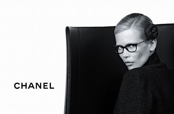 Claudia Schiffer Chanel lunettes automne 2011