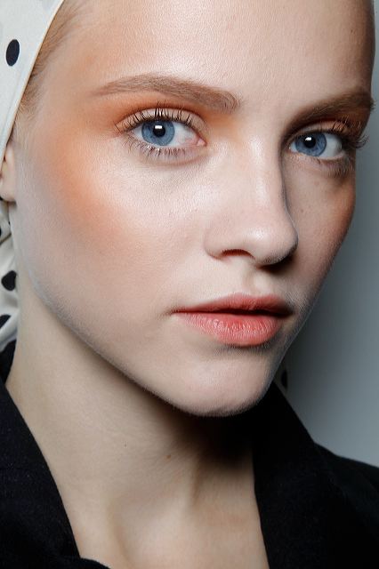 Ginta Lapina maquillage orange