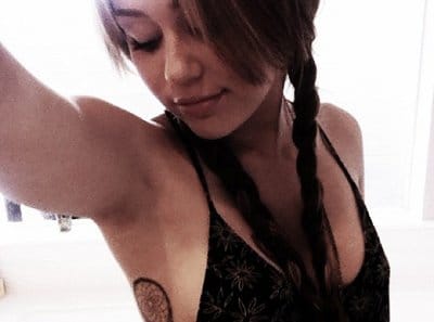 Miley Cyrus tatouage
