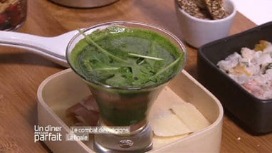 Soupe froide de tomate et de roquette jambon cru et parmesan