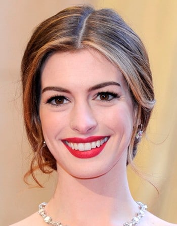 anne-hathaway-oscars 2011