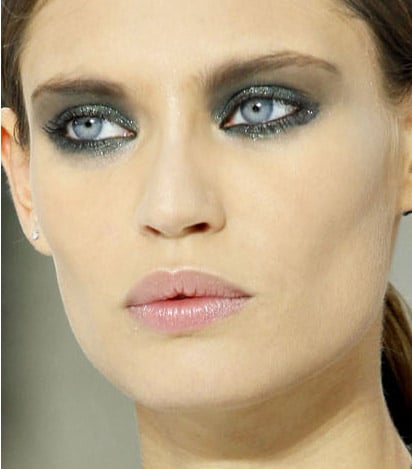 chanel-spring-2011-makeup-applied-paris-fashion-week