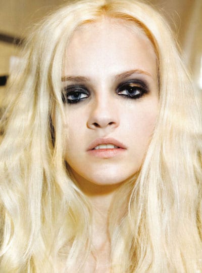 cheveux blonds smoky eyes